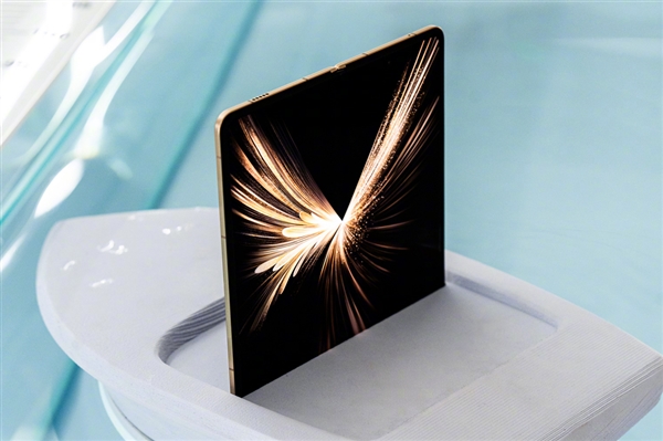 荣耀Magic V5搭载满血版骁龙8至尊版：性能最强大折叠