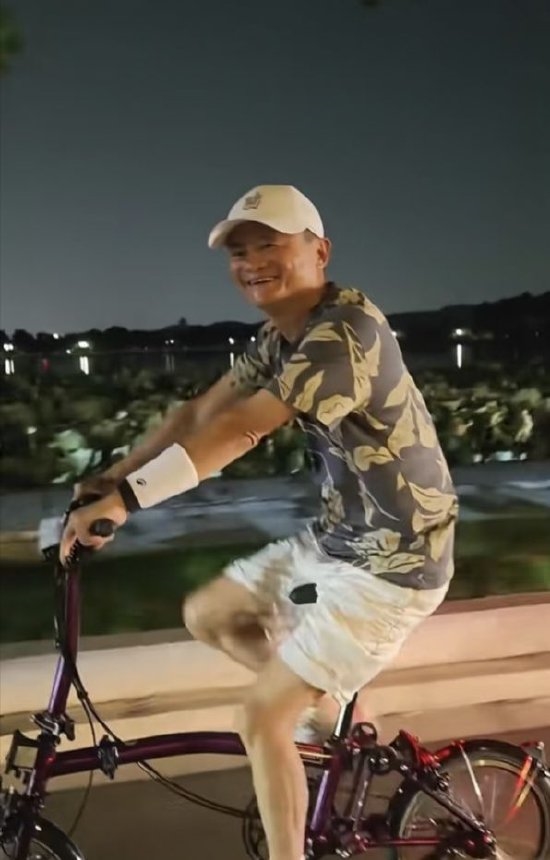马云西湖夜骑被偶遇 同款单车被称作自行车界的“爱马仕” 售价网友直呼便宜