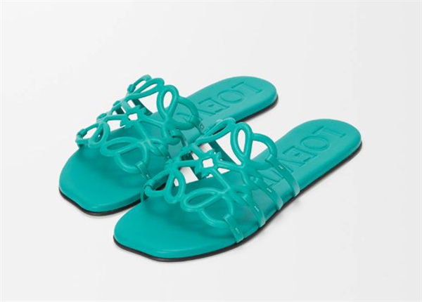 罗意威logo晒痕拖鞋售价6800元 专家：营销博眼球