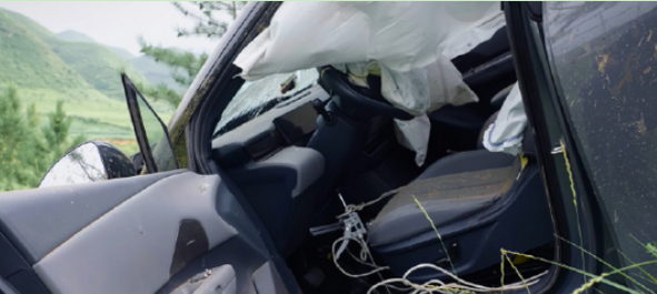 领克Z20极限测试：飞坠百米悬崖 电池无火无烟