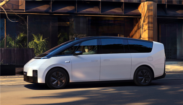 理想高管：纯电动车时代 大马力无需大发动机 车头无需变长