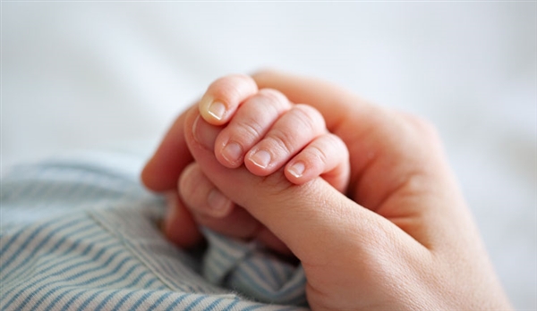 宝妈回应6个月宝宝双眼间距过宽：孩子丑萌丑萌的