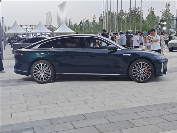 实测能跑2500公里！奇瑞C级轿车风云A9L上市：万起