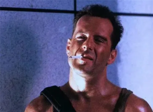 好莱坞硬汉痴呆症病情加重：曾演《虎胆龙威》 已不能说话行走