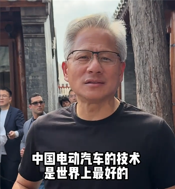 中国电动车绝了！“黄仁勋想买小米汽车”上央视：可惜在美国买不到 这是我们的遗憾