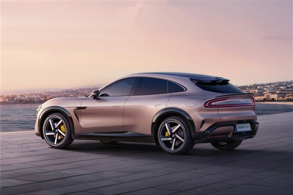 小米YU7创造了汽车工业销量奇迹！Max版最贵也最值得买