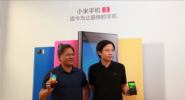 黄仁勋雷军合照曝光：二人肩并肩 面带微笑