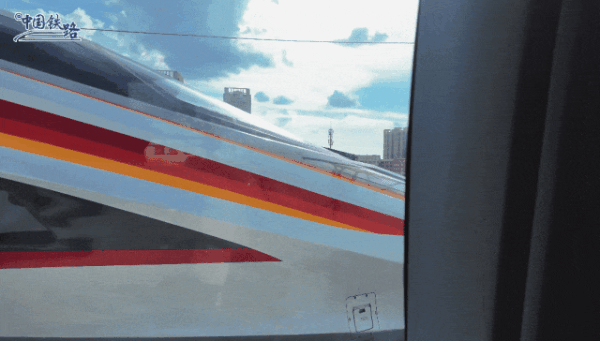 双龙竞速！复兴号“狂追”和谐号场面来了 网友直呼过瘾