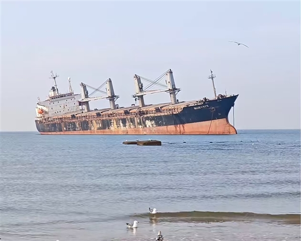 摄影师霸占网红景区沙滩称10万买地 官方回应：无私人承包