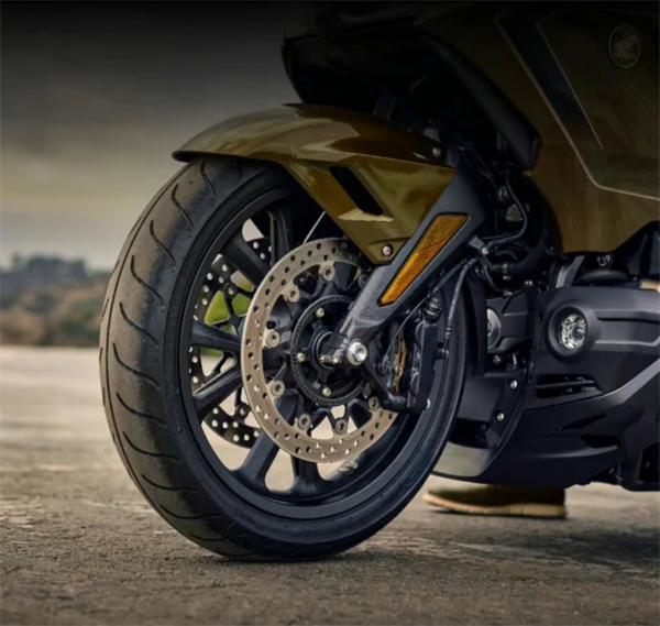 1800cc水平对置6缸机！本田金翼50周年纪念版上市：至高40.88万