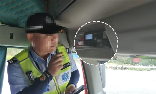 遥控干扰北斗系统逃避监管！高速交警查获货车“疲劳驾驶作弊器”