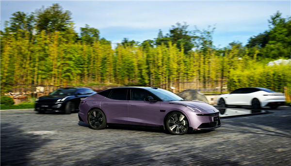 19.2万起 领克中大型插混轿车10 EM-P预售：全系四驱+激光雷达