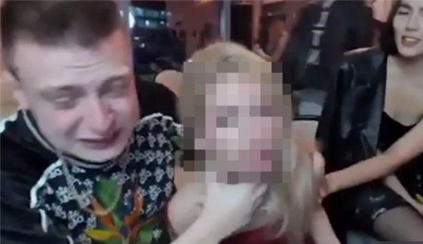 直播300小时后 这名主播被镜头“虐杀”