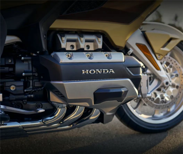 1800cc水平对置6缸机！本田金翼50周年纪念版上市：至高40.88万