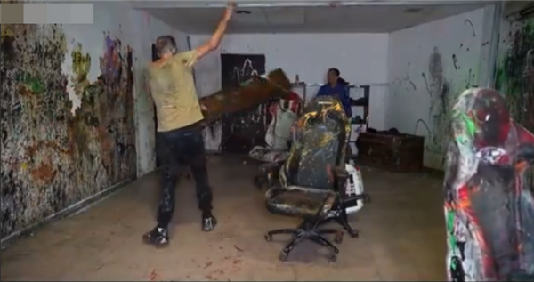 直播300小时后 这名主播被镜头“虐杀”