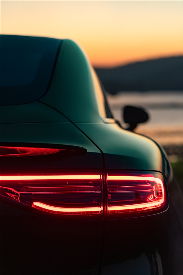 新款智界S7官图发布：新配色、新雷达、小蓝灯都安排上