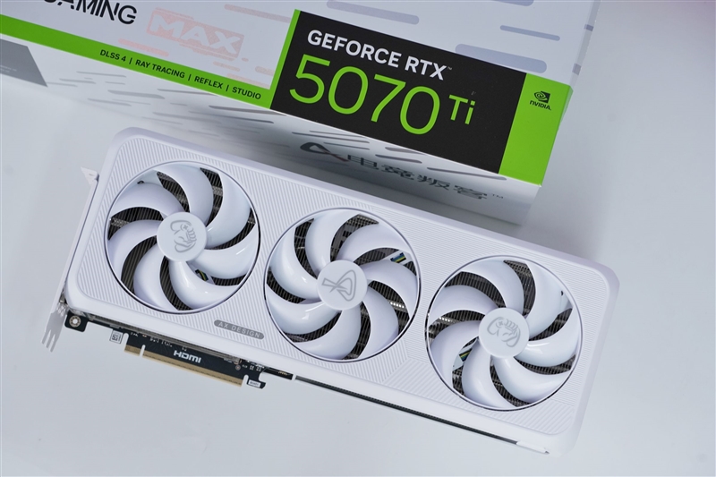 电竞叛客RTX 5070 Ti MAX显卡评测：300W性能释放畅玩4K 隐藏电源线设计海景房绝配