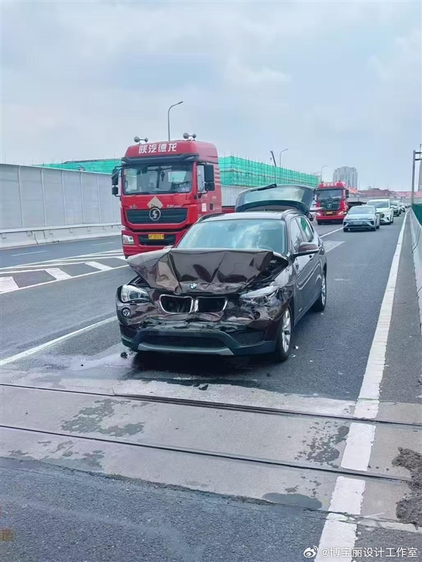 尚界H5未上市惊现首撞：车尾够硬 宝马直接被毁容