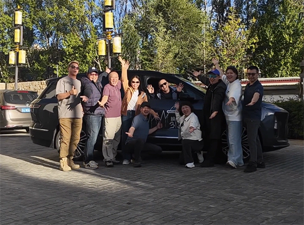 李斌：蔚来G318川藏线充换电全线贯通 一路换电到珠峰！