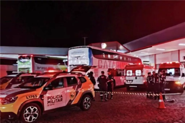 巴西女子大巴车上突然死亡！身上粘着26部旧手机