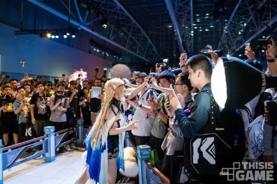 绝美韩援Coser谈中韩COS差异：中国网友更喜欢能互动的！