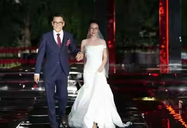 60岁李国庆谈再婚：年轻时追妻2次爱而不得 她是我的白月光