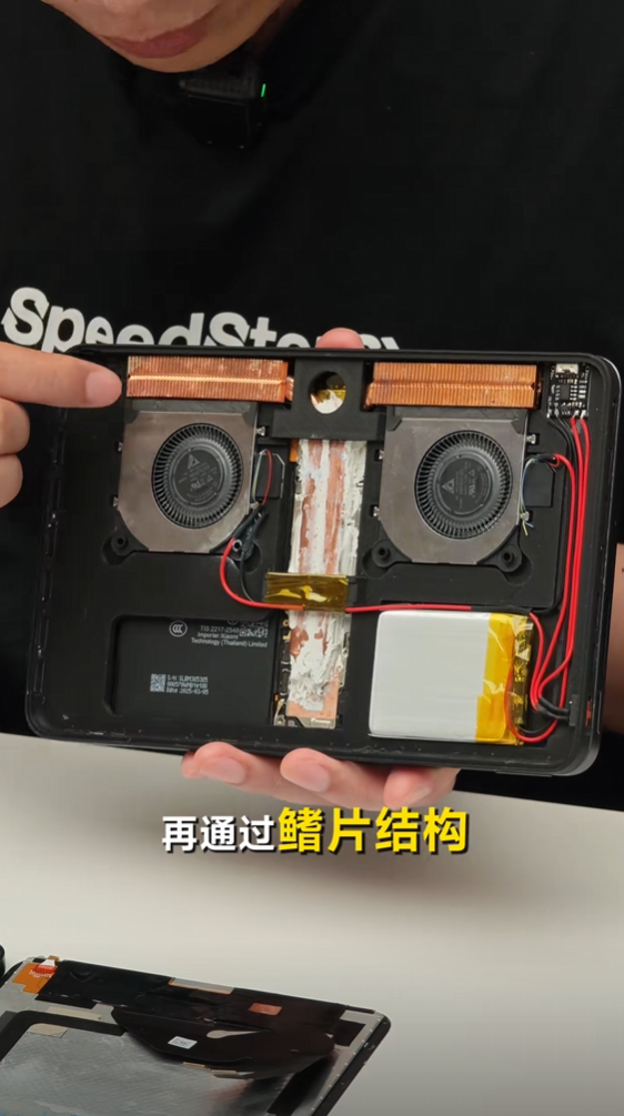 网友魔改REDMI K Pad：加装双超薄风扇 PC级主动散热