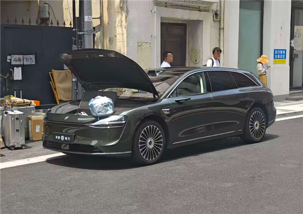 鸿蒙智行颜值最高！享界S9T实车曝光：再给BBA上上强度