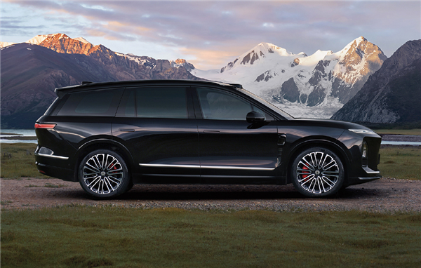 最能装的大三排SUV！全新蔚来ES8前后备箱空间777升 比两个同级竞品之和还大