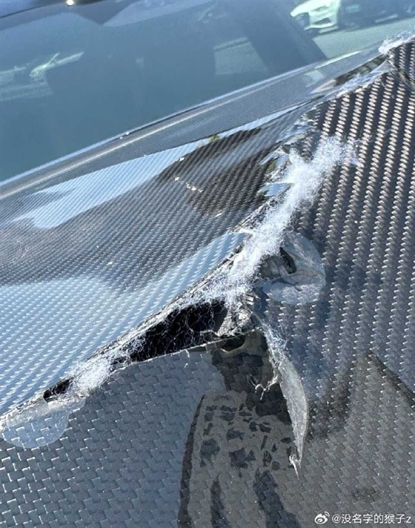 别带节奏了！网友狂吐槽SU7 Ultra碳纤维机盖竟有棉絮：小米车主亲自回应