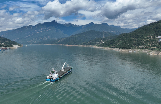 全国首艘！“三峡护坝1号”清漂转运船完成试航交付