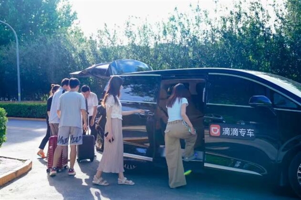滴滴6座专车来了：6人同行 本月6折起