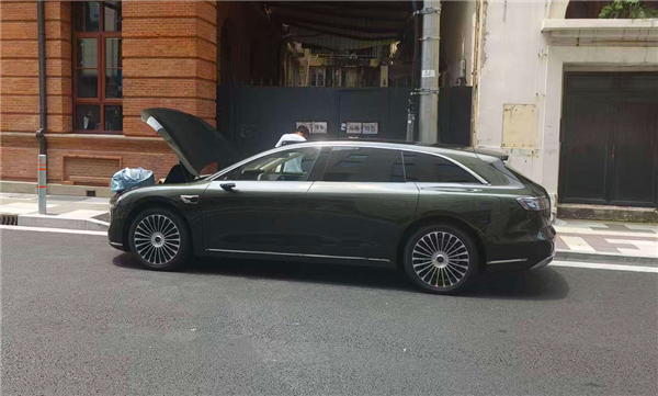 鸿蒙智行颜值最高！享界S9T实车曝光：再给BBA上上强度