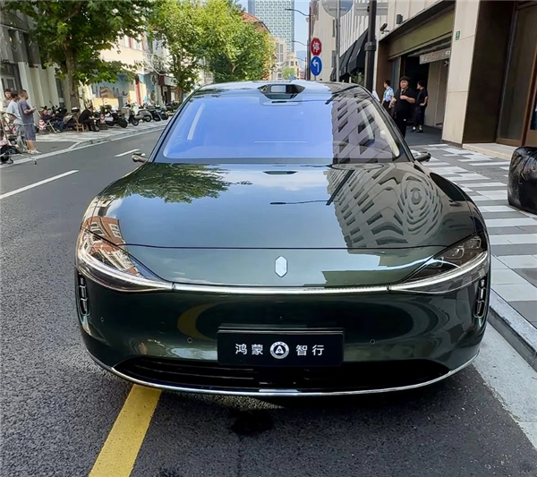 鸿蒙智行颜值最高！享界S9T实车曝光：再给BBA上上强度