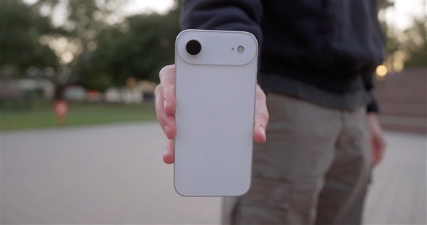 梦回iPhone 4！曝苹果为iPhone 17 Air打造了边框保护壳