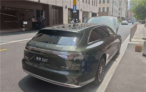 鸿蒙智行颜值最高！享界S9T实车曝光：再给BBA上上强度