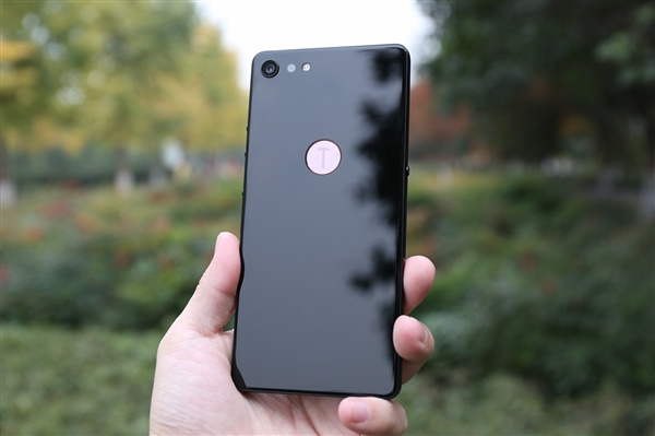 罗永浩：叫锤子手机不是故意的 国人不知道这个词是干嘛的