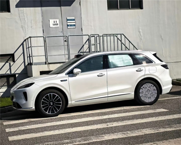 鸿蒙智行最后一界 尚界H5实车曝光：纯电能跑181公里