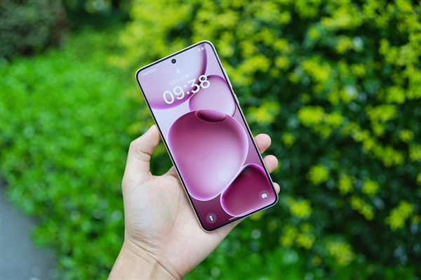 曝OPPO Find X9 Ultra配备1.5K屏 周意保：假的