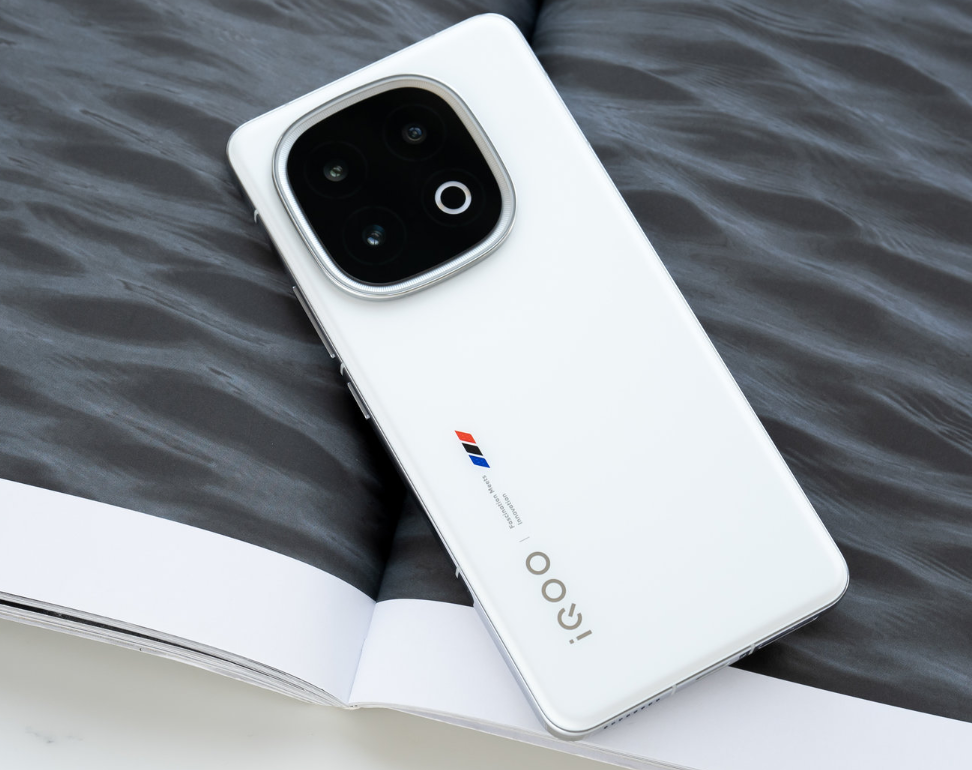 2025“几乎完美”的3款新手机，有全面水桶配置，这波必须等