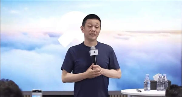 8月狂卖3.1万台 李斌甘愿挨批