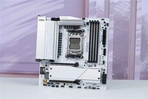 极地纯白设计！蓝宝石PURE极地B850M WIFI主板图赏