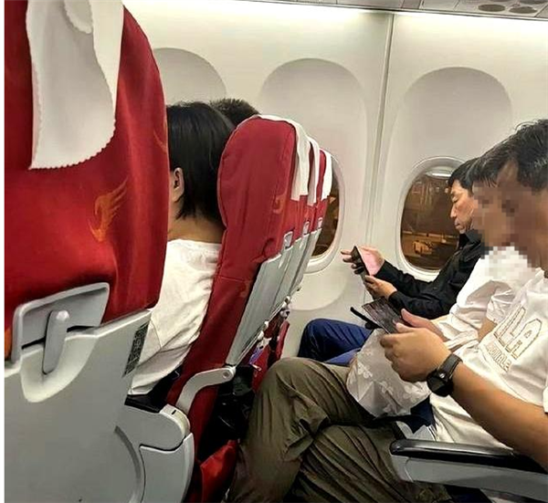 网友拍到千亿总裁魏建军坐经济舱 陈震：可能就没有公务舱