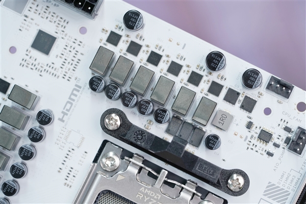 极地纯白设计！蓝宝石PURE极地B850M WIFI主板图赏