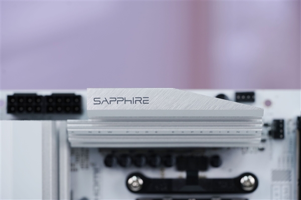 极地纯白设计！蓝宝石PURE极地B850M WIFI主板图赏