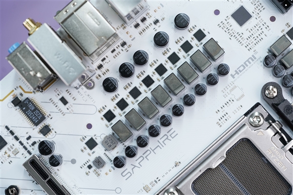 极地纯白设计！蓝宝石PURE极地B850M WIFI主板图赏