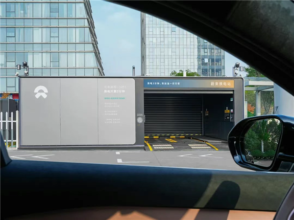 8月狂卖3.1万台 李斌甘愿挨批