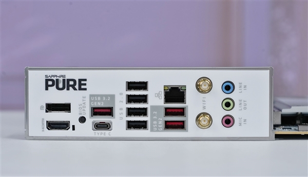 极地纯白设计！蓝宝石PURE极地B850M WIFI主板图赏