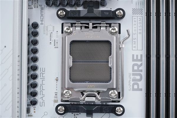 极地纯白设计！蓝宝石PURE极地B850M WIFI主板图赏