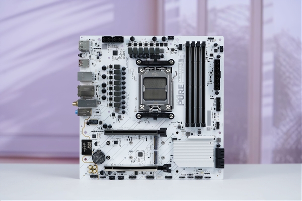 极地纯白设计！蓝宝石PURE极地B850M WIFI主板图赏